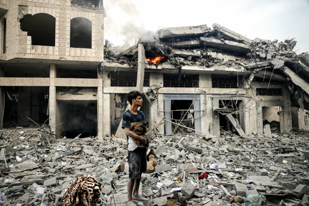 De hondenlijn in Gaza 2 Gaza - jongen met kat
